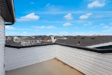 Rare 3 storey with west loft, turnkey, 2024,  developed basement