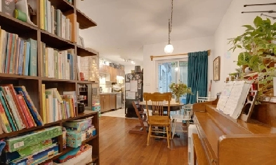 Condo meublé, 2 chambres fermées, rdc avec terrasse privée