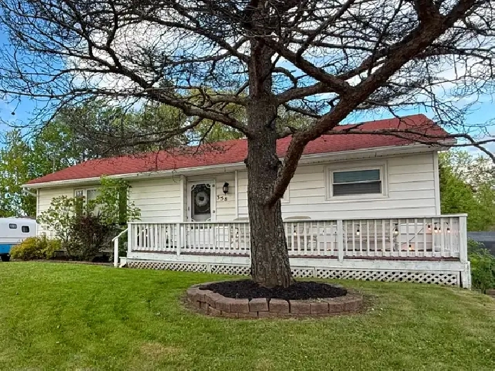 3 bdr , Upper unit , Southside $2200