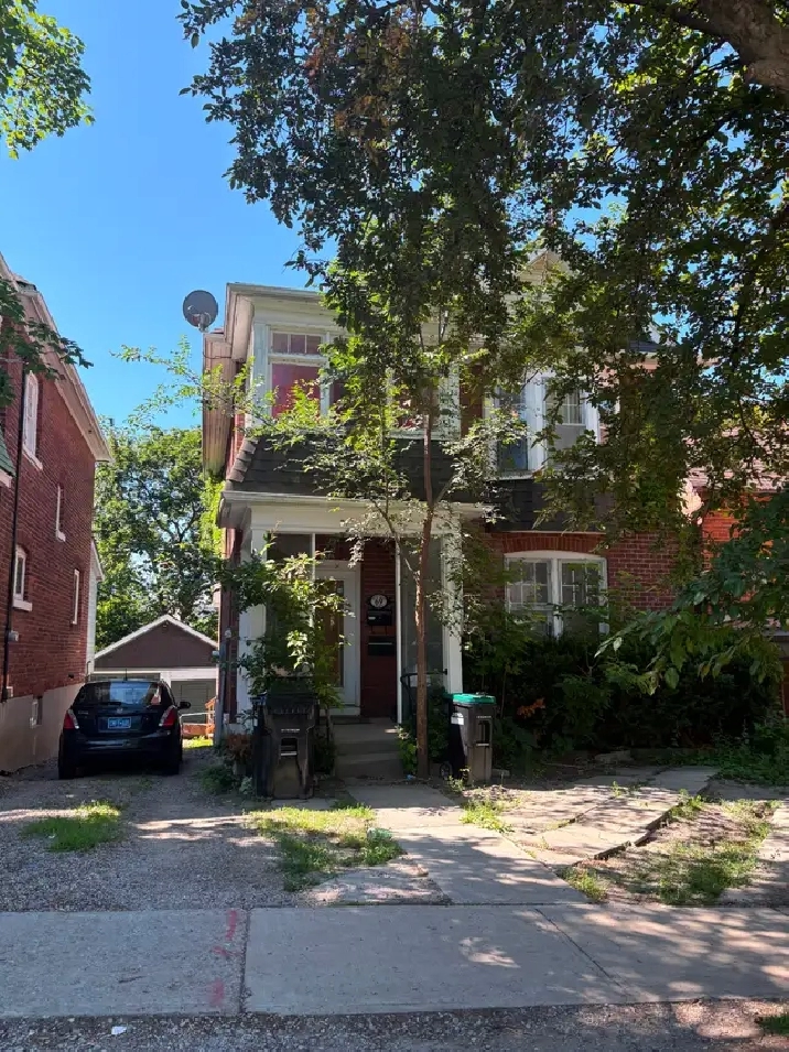 Downtown Barrie - One Bedroom Unit On Main Floor Of House