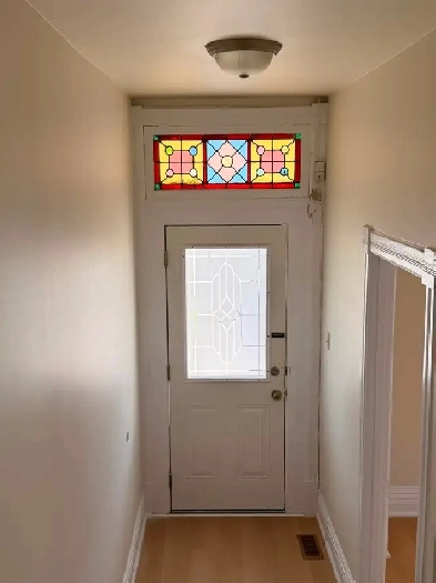SPACIOUS 3 BDRM TOWNHOUSE – EDGE OF DOWNTOWN!