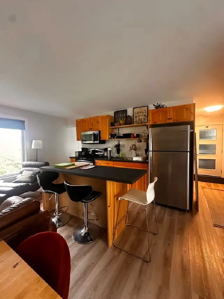 Furnished Chester rental with water views