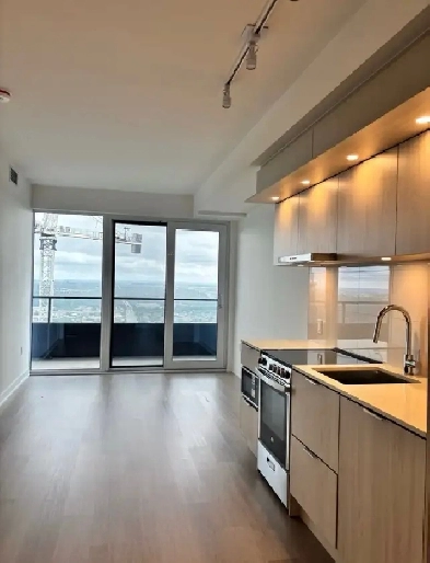 Brand New 2 Bedroom Apartment Square One (48th floor)