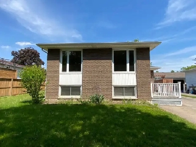 Beautiful 3 Bedroom Main Floor Apartment Welland