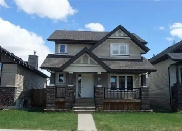 Beautiful Home in Desirable Vanier Woods