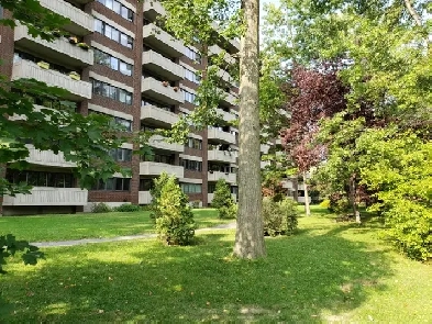 TOUT INCLUS! Grand condo 3 et 1/2 830p.ca, MEUBLÉ à louer, 1748$
