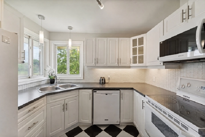 Spacious Family Bungalow in Fisher Heights — 3 3 Beds, 2 Baths,