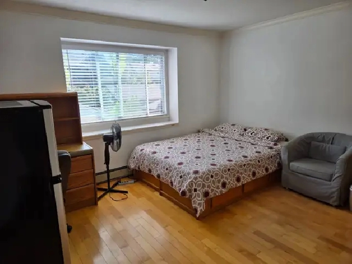 Furnished Big pvt room in Kerrisdale(25Min bus to Dwntwn/UCW/UBC