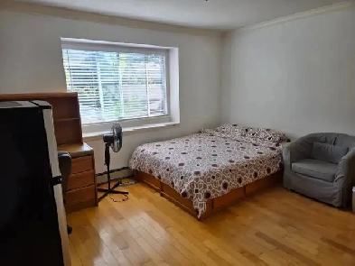 Furnished Big pvt room in Kerrisdale(25Min bus to Dwntwn/UCW/UBC