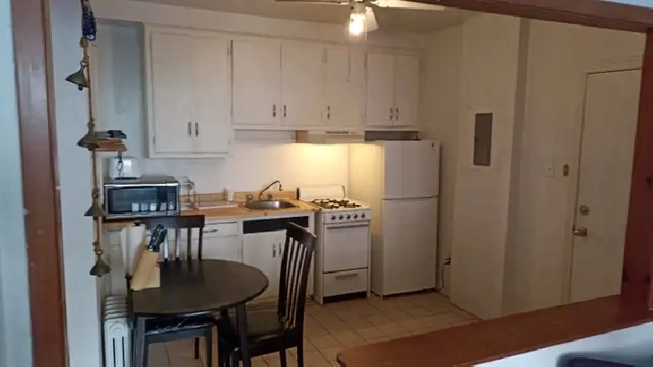 Plateau – Beau 3 ½ SEMI-MEUBLÉ et chauffé – 1100 $ – Libre!