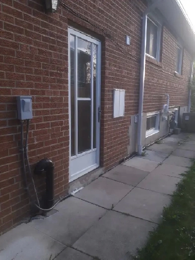 2larger bedrooms unit (not basement)