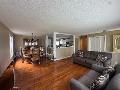 3 Bed 2.5 Bath House For Rent In St.Vital Plus Den