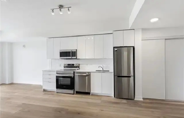 Rent a brand new 1 Bedroom   Den condo in Brantford