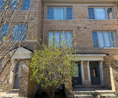 Modern Townhouse Near Woodbine Beach For Rent