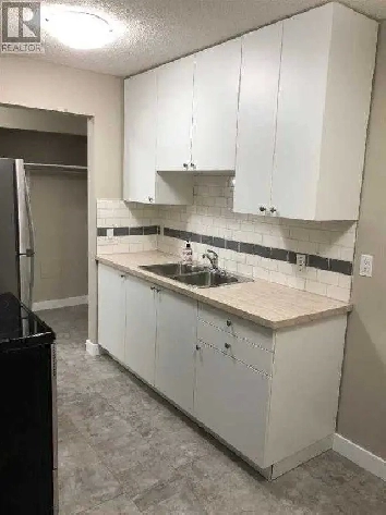 Spacious Apartment Available!
