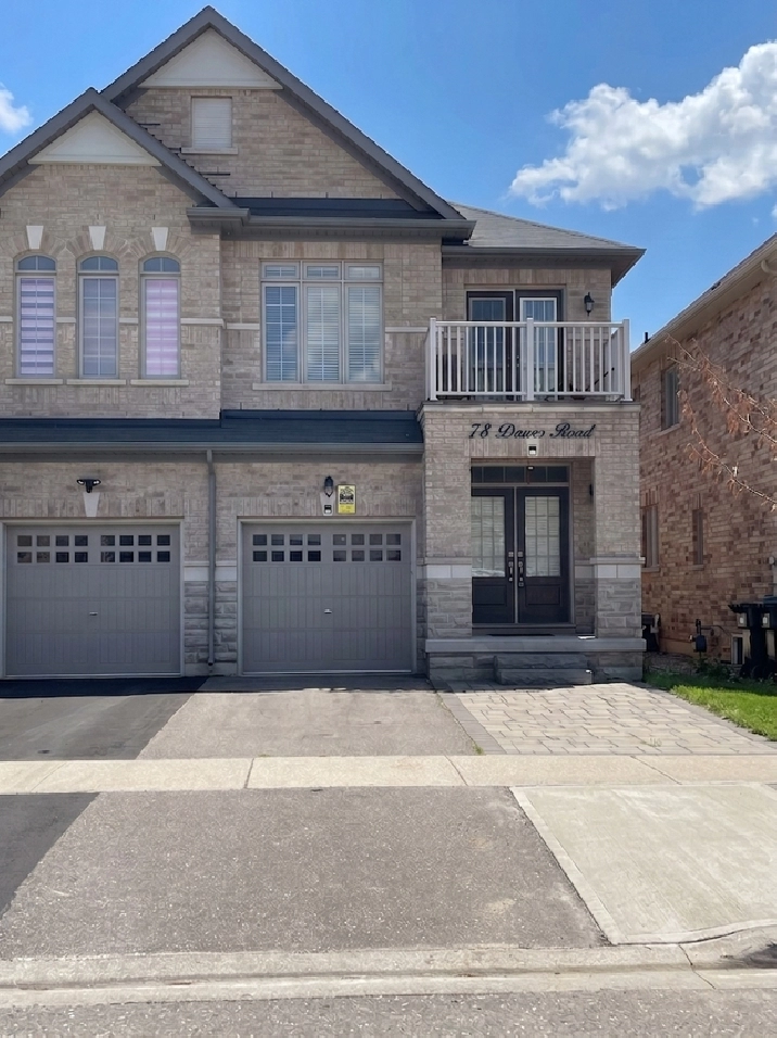 1900 SQFT Semi-Detached: 4 Bed, 2.5 Bath