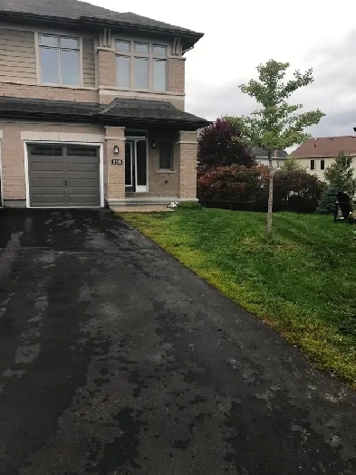 End Unit Townhouse, Townhome in Kanata Lakes for Rent