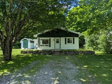 Maison entière à louer style chalet. À l’année ou au mois.