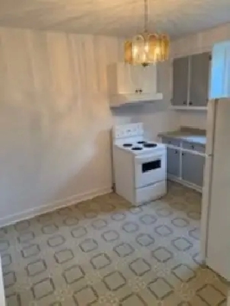 Grand 21/2   à  louer Rosemont 36ieme av  900$/mois