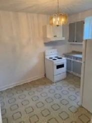 Grand 21/2   à  louer Rosemont 36ieme av  900$/mois