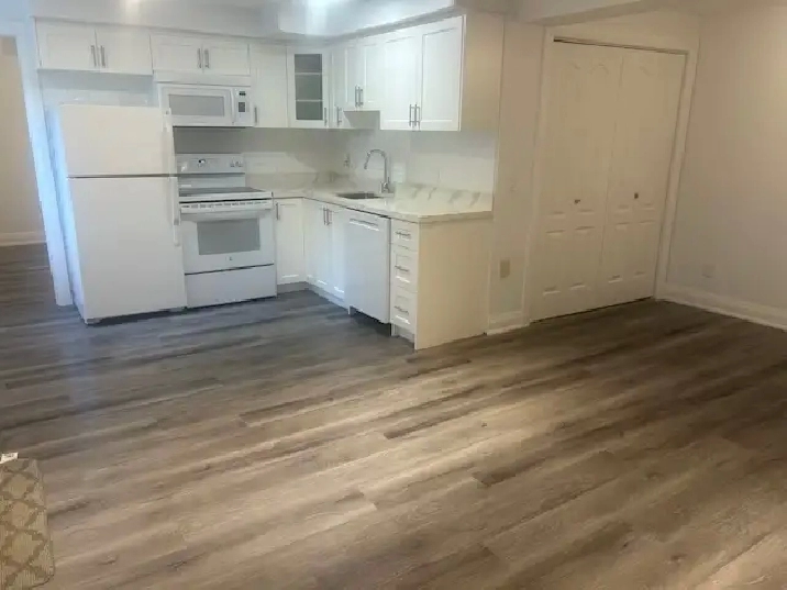 Bright, Modern 2 Bdrm Apt in Pickering South Rosebank