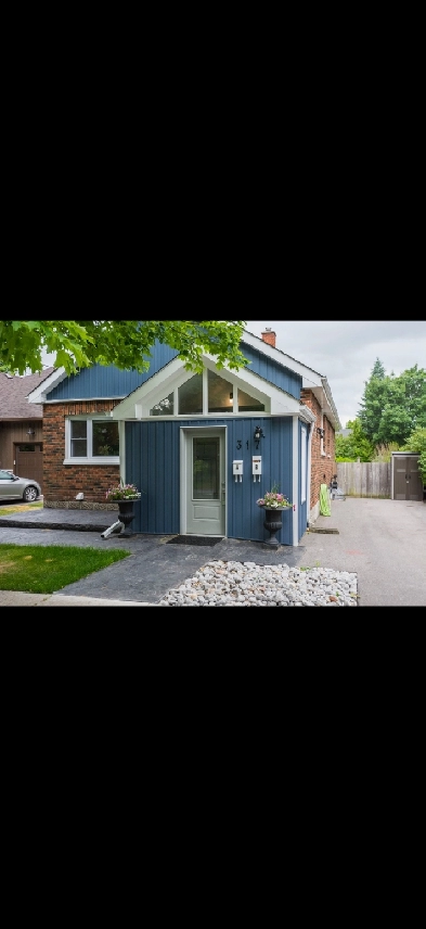 Bright & Spacious 1-Bedroom   Den in Desirable Cobourg Location