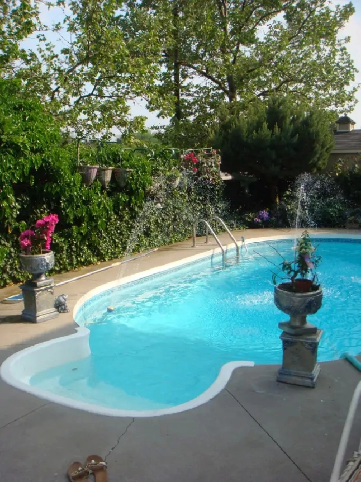 A Queensize room private comfortable clean in exe home no childr