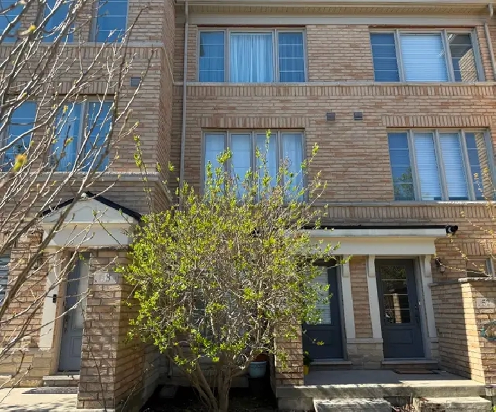 Modern Townhouse Near Woodbine Beach For Rent