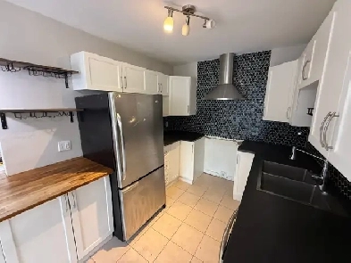 Apparemment de 4 chambres et 2 salles de bain