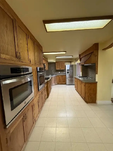 Large Home  For  Rent