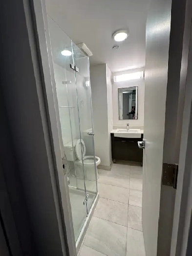 All inclusive Fully-furnished master bedroom 4 rent little Italy
