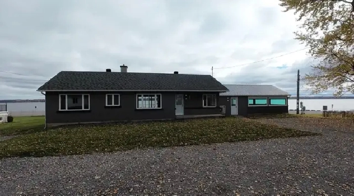 Maison en bord de l’eau