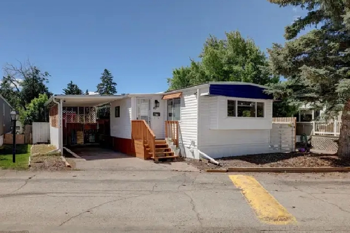 RARE OPPORTUNITY! UPDATED GREENWOOD MOBILE HOME FOR $76,347