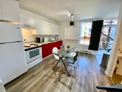 Superbe 3 1/2 cours et jardins privés! Location 1 mois à 1 an !