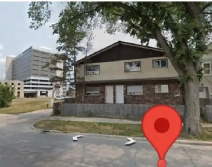 For Sale: 8 unit townhouse complex / walk to HSC Hospital