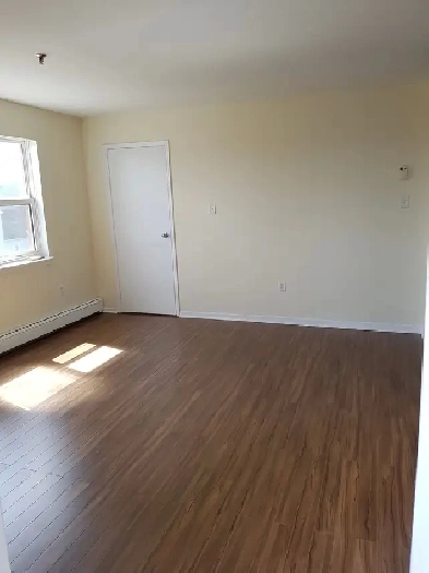 Spacious 2BR w/ Balcony & Elevator - Charles St - Sept 1st