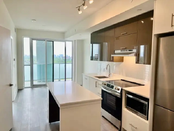 Cozy One Bed   Den   Balcony Condo @ FAIRVIEW MALL DRIVE