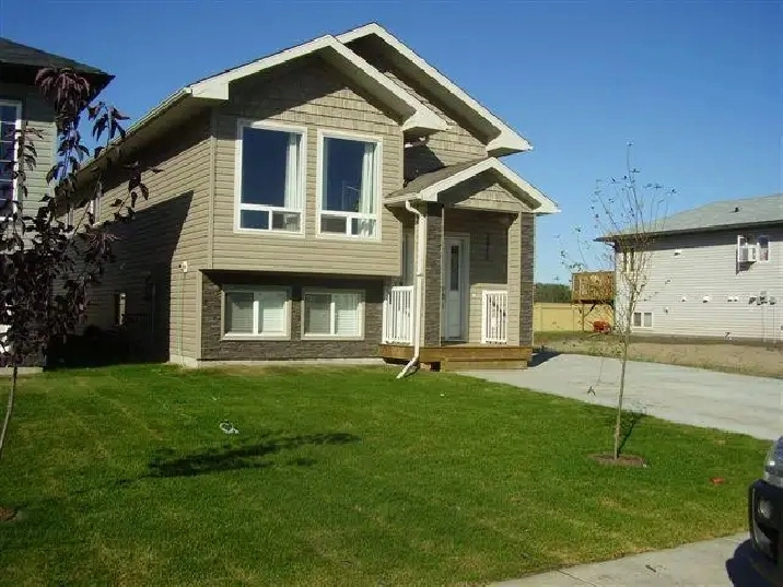 2 bed 1 bath basement suite in Countryside North Available Sep 1