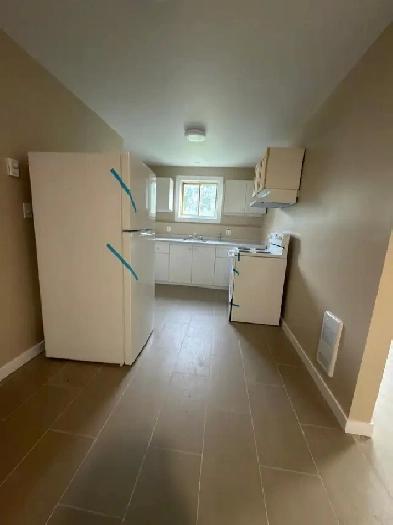 58 Barton Cres, unit 01, 2-bedroom apt(1bath 1kt basement)North