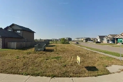 Great corner lot backing to a green belt
