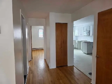 5 1/2 available: upper floor of duplex
