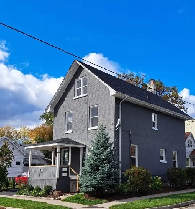 Beautiful 4-BR   Loft Upper Unit - Fully Renovated (Oshawa)