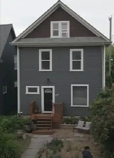 Family & Pet-Friendly 3-BR Upper Duplex