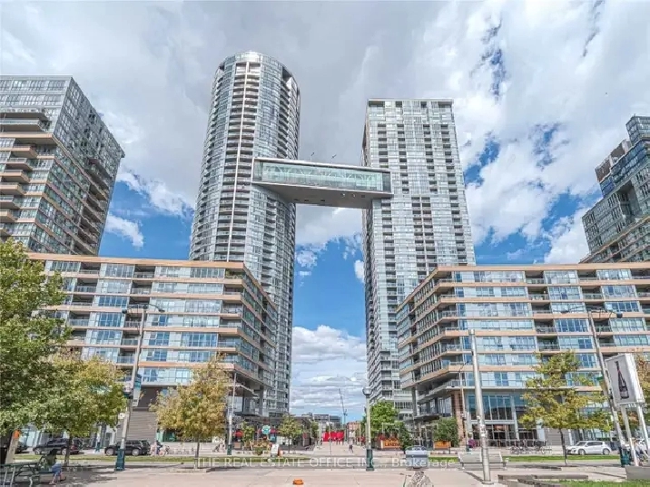 2 bedroom and 2 washroom.   amazing Lakeview Cityplace
