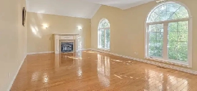 Luxury 4 BR Detached House for Rent in Prime Location Newmarket