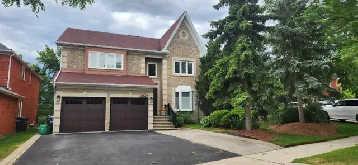 1 BEDROOM BASEMENT APARTMENT   LIVING   DINING (ERIN MILLS)