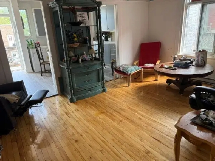 5 1\2 à louer, St-Clément, libre, 1er Août, 1610$, 514-924-7063