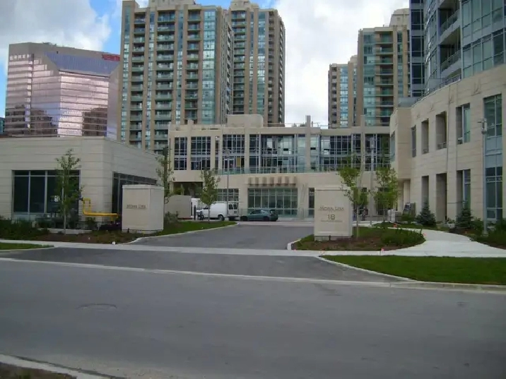 YONGE-FINCH 1-bedroom Mona Lisa Luxury Condo,TTC Subway at door
