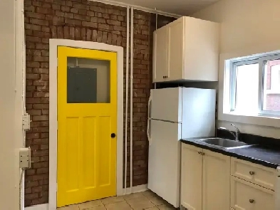 SEPT 1 - 3 BEDROOM 5 MINUTE WALK TO QUEENS! ALL INCLUSIVE