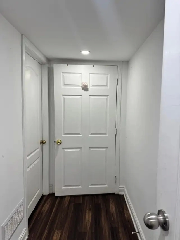 ONE BEDROOM BASEMENT